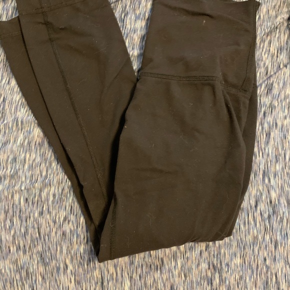 Lululemon Cropped Wunder Under Leggings - Picture 2 of 2